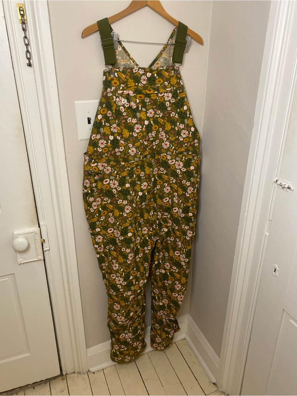 Women’s Duluth Trading Co Heirloom Gardening Overalls Novelty Print Mushroom NWT